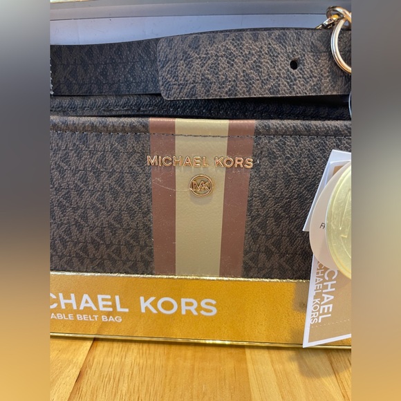 NWT Michael Kors Gift Box MK Signature Belt Wallet Waist Bag Size S/M - Picture 3 of 11